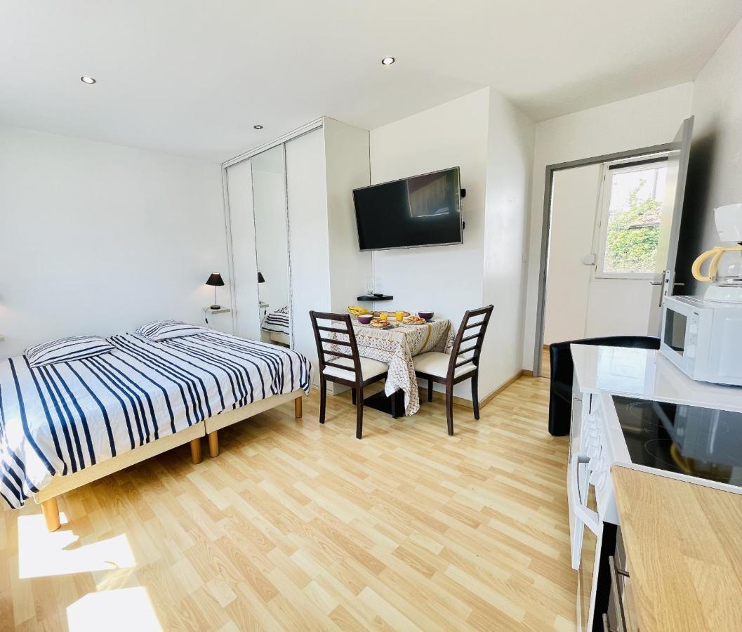 Louis Place Du Marche Apartment